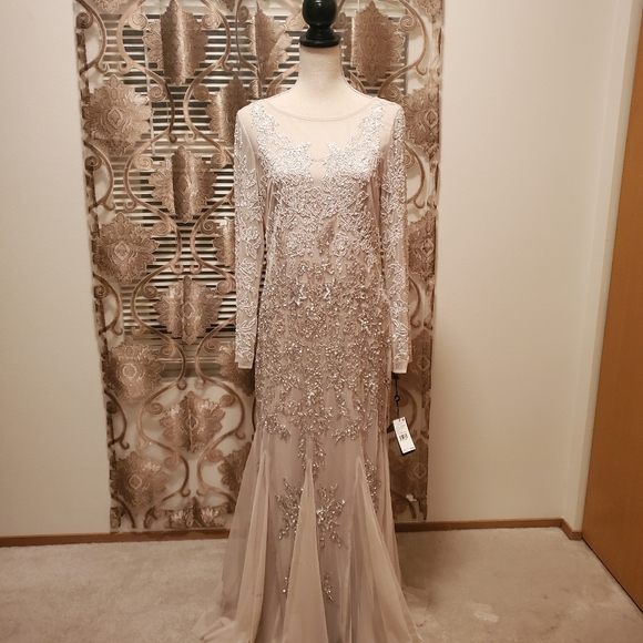 Dress - Picture 3 of 7